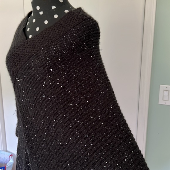 Women’s fringe black knit glitter poncho. ONE SIZE FITS ALL - Picture 3 of 3